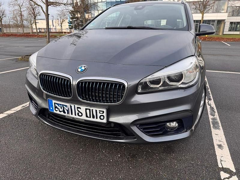 Grau Gebraucht 2017 BMW 225 iPerformance Van / Kleinbus | 15.449 € (Fairer Preis) - Bild 1/4