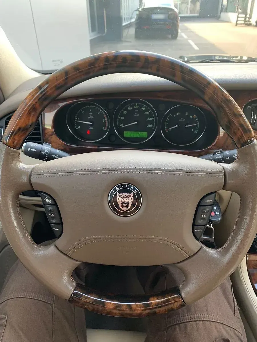 Używany Jaguar XJ6 Executive 207 KM (152 kW) 2006 Czarny Sedan/Limuzyna
