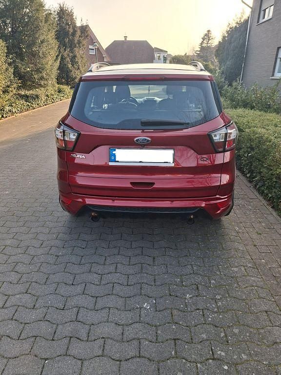 Gebraucht Ford Kuga ST-Line 179 PS (131 kW) 2017 Rot SUV