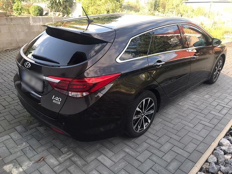 Gebraucht Hyundai i40 Trend 141 PS (103 kW) 2016 Braun Kombi