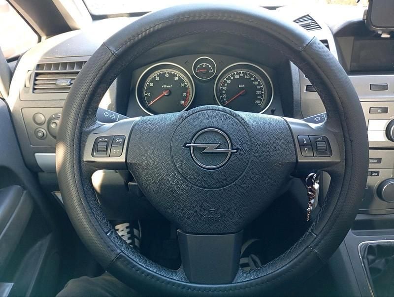 Gebraucht Opel Zafira 140 PS (102 kW) 2008 Silber Van / Kleinbus