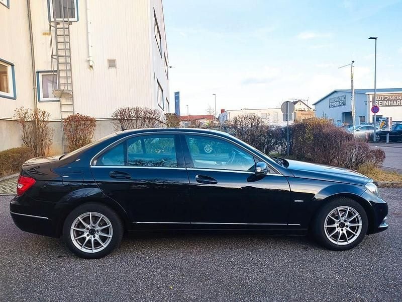 Gebraucht Mercedes C180 156 PS (114 kW) 2011 Schwarz Limousine
