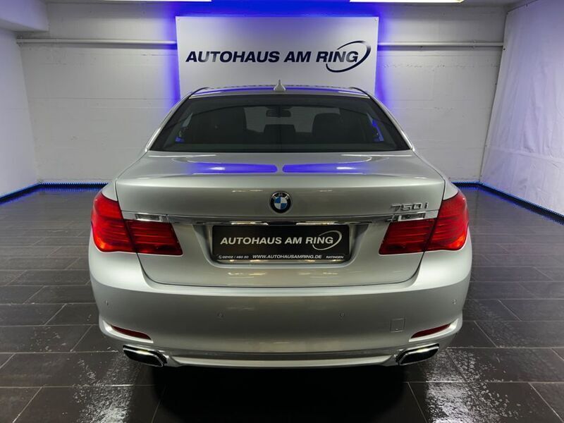 Gebraucht BMW 750 408 PS (300 kW) 2010 Silber Limousine