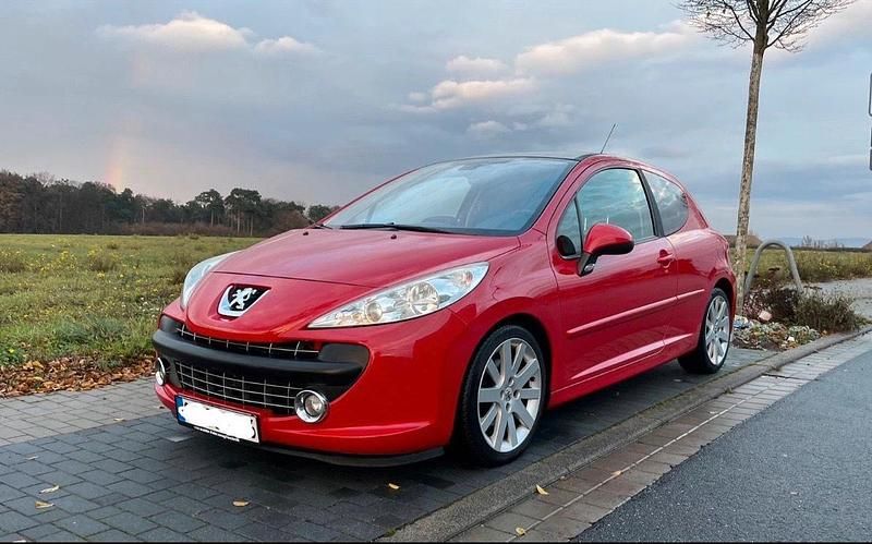 Rot Gebraucht 2009 Peugeot 207 GT Coupé | 3.299 € (Teuer) - Bild 1/4