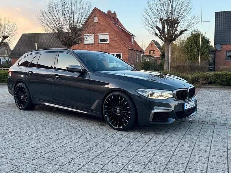 Gebraucht BMW M550 Shadowline 400 PS (294 kW) 2019 Grau Limousine