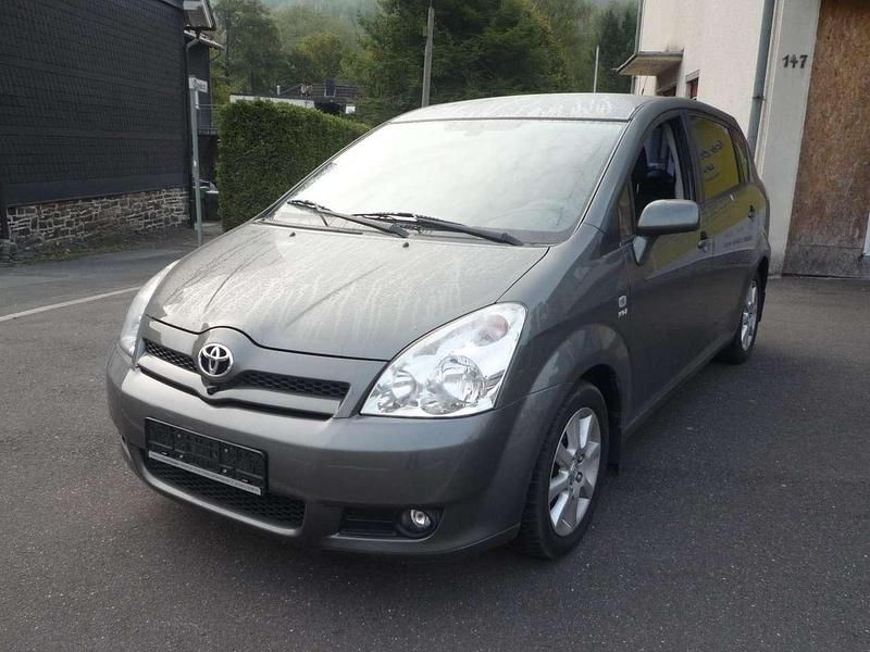 Dark grey Gebraucht 2004 Toyota Corolla Verso Executive Van / Kleinbus | 5.960 € (Teuer) - Bild 1/4
