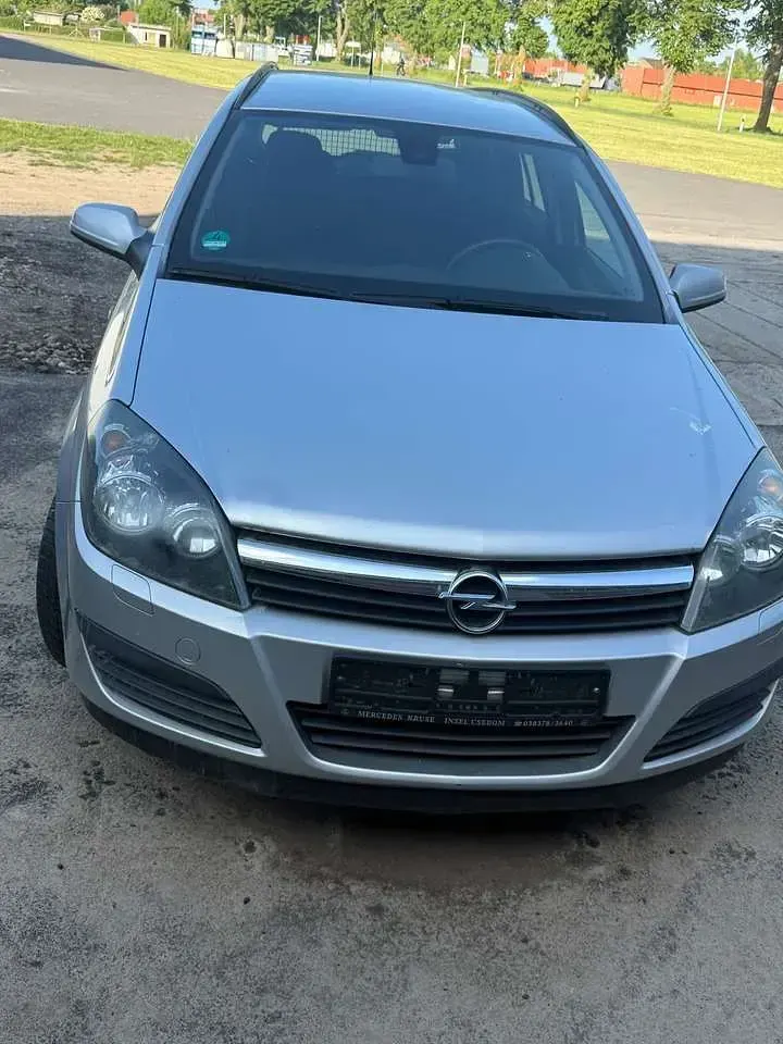 Gebraucht Opel Astra Edition 105 PS (77 kW) 2008 Starsilber iii m2 Kombi