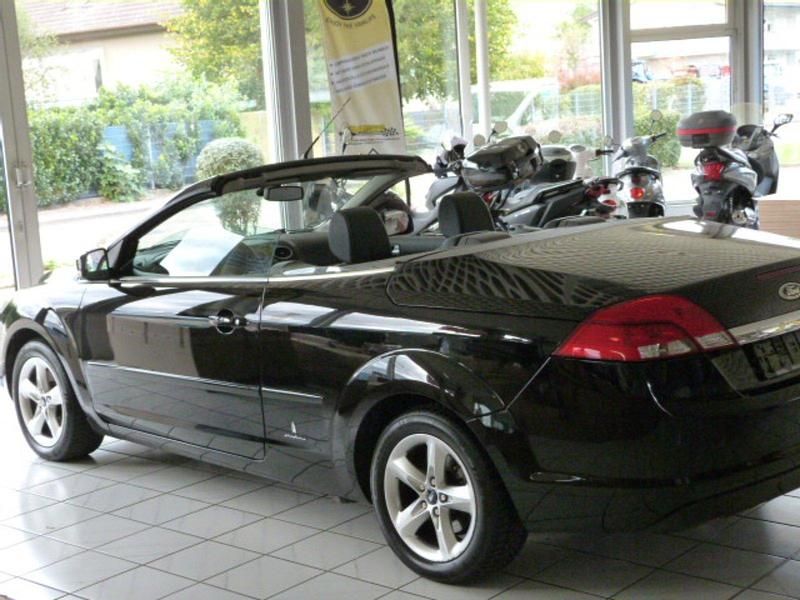 Schwarz Gebraucht 2010 Ford Focus Cabriolet Cabrio | 4.950 € (Fairer Preis) - Bild 1/4