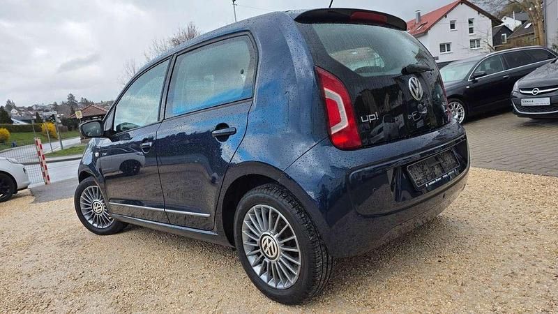 Second-hand VW up! 75 CP (55 kW) 2015 Albastru Hatchback