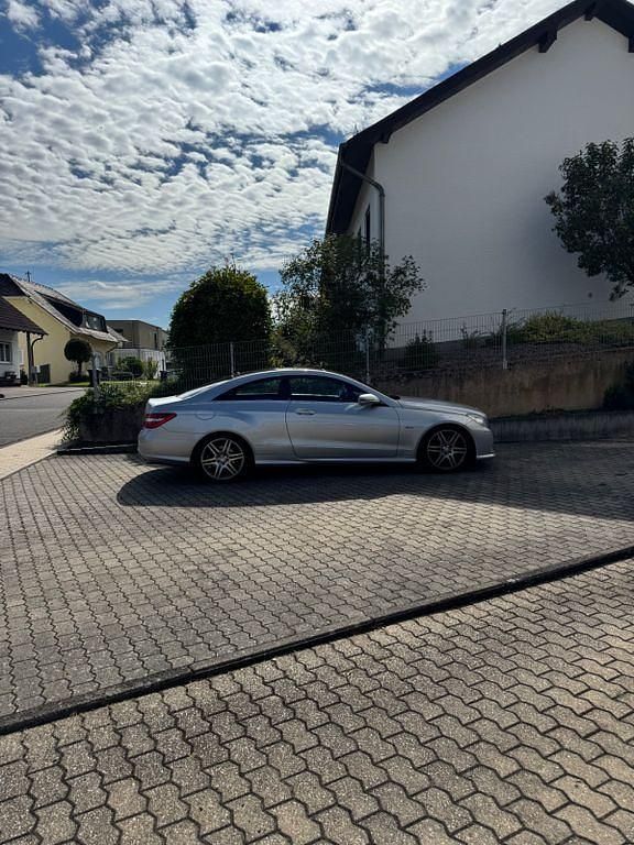Gebraucht Mercedes E350 AMG 231 PS (169 kW) 2009 Silber Coupé