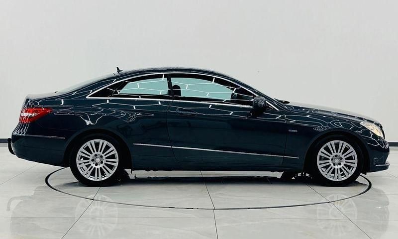 Gebraucht Mercedes E200 184 PS (135 kW) 2010 Schwarz Coupé