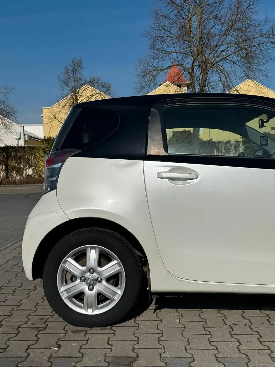 Gebraucht Toyota iQ 68 PS (50 kW) 2011 Weiß Kleinwagen