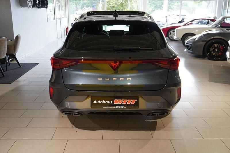 Ny Cupra Leon 150 HK (110 kW) 2025 Grå Sedan