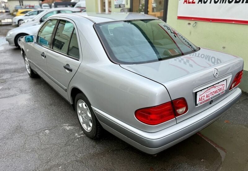 Gebraucht Mercedes E230 150 PS (110 kW) 1996 Silber Limousine