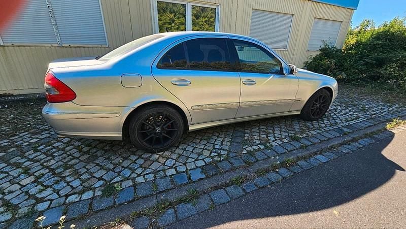 Silber Gebraucht 2006 Mercedes E280 Limousine | 4.000 € (Superpreis) - Bild 1/4
