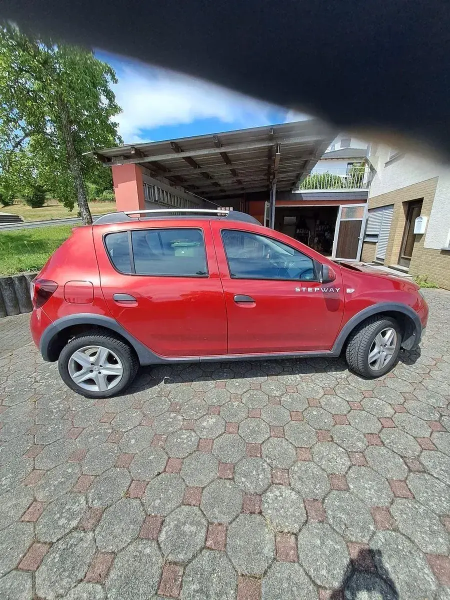 Gebraucht Dacia Sandero Celebration 90 PS (66 kW) 2013 Rot Limousine