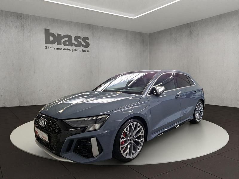 Gebraucht Audi RS3 Sportback Ambiente 400 PS (294 kW) 2023 Kemoragrau metallic Kleinwagen