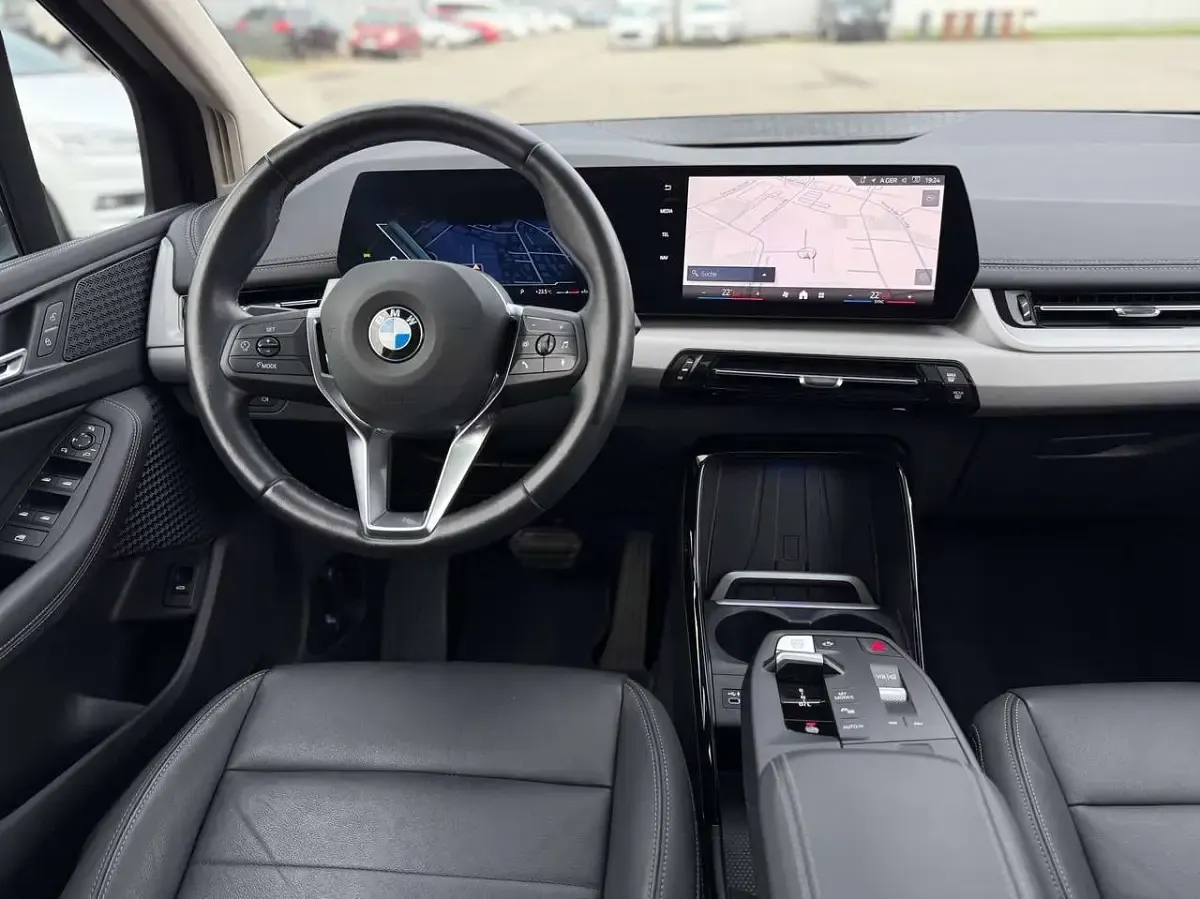 Gebraucht BMW 218 Active Tourer 150 PS (110 kW) 2024 San remo green metallic Van / Kleinbus