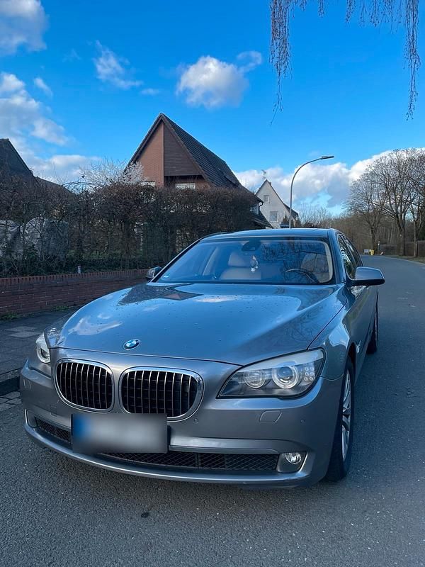 Gebraucht BMW 740 306 PS (225 kW) 2012 Grau Limousine
