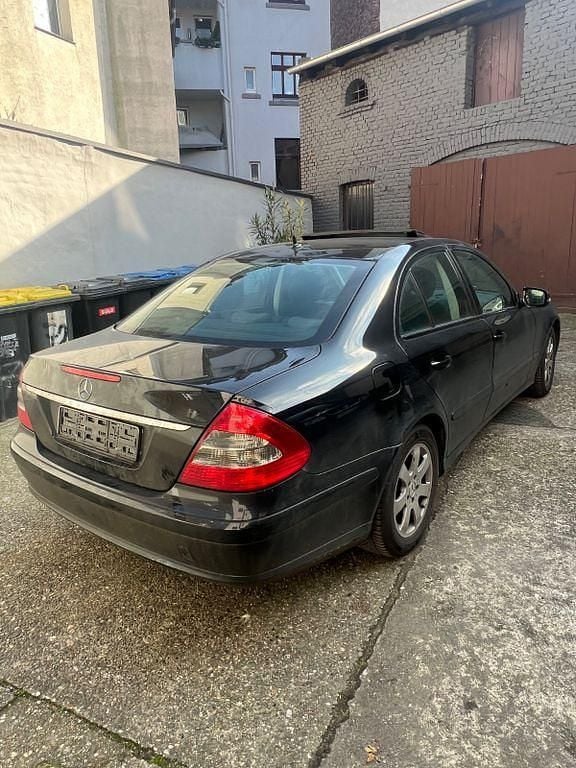Gebraucht Mercedes E280 Avantgarde 190 PS (139 kW) 2007 Schwarz Limousine