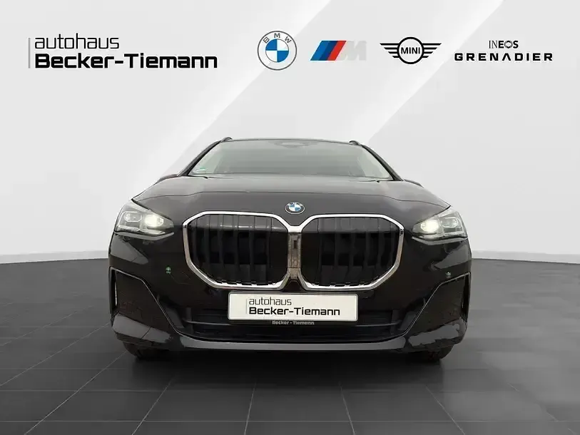 Gebraucht BMW 220 Active Tourer Efficient Dynamics 156 PS (114 kW) 2025 Saphirschwarz Van / Kleinbus