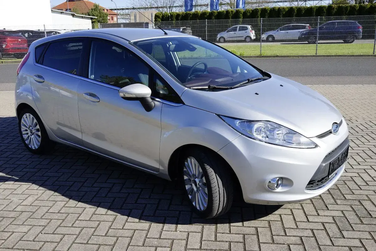 Gebraucht Ford Fiesta Titanium X 97 PS (71 kW) 2010 Silber Kleinwagen
