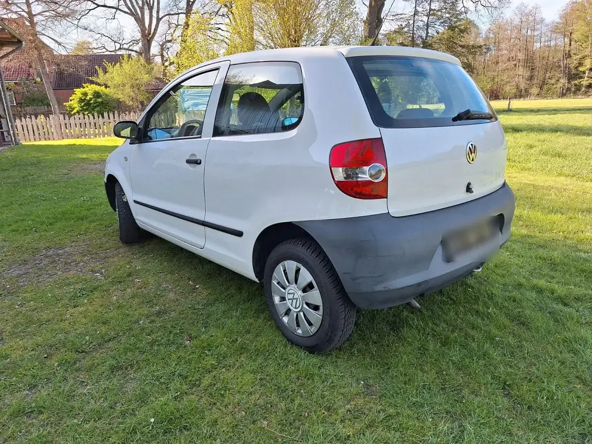 Używany VW Fox 54 KM (39 kW) 2008 Biały Hatchback
