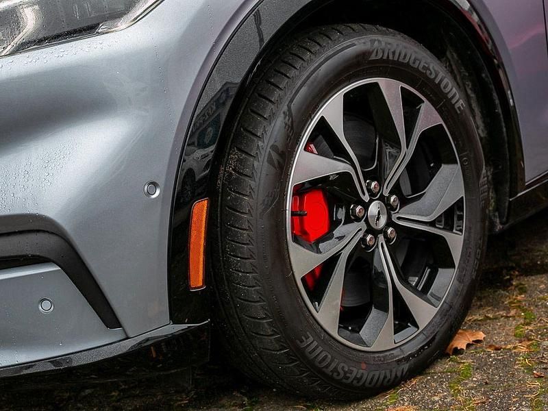 Gebraucht Ford Mustang Mach-E Premium 258 kW (351 PS) 2022 Silber SUV