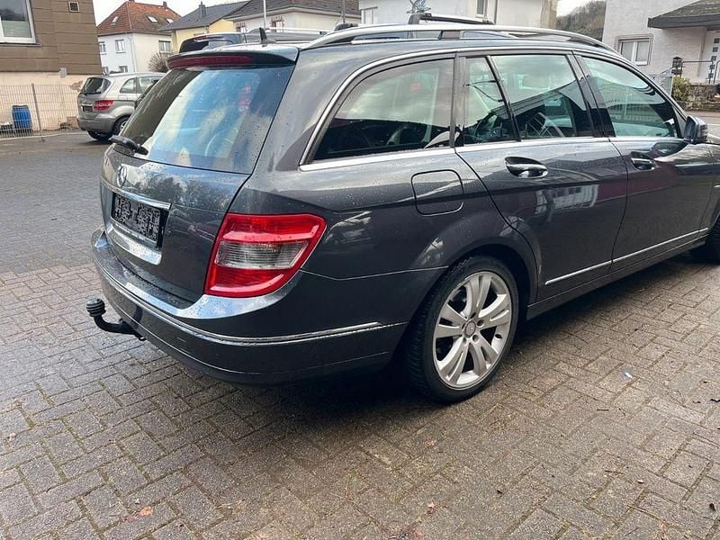 Gebraucht Mercedes C180 156 PS (114 kW) 2010 Grau Kombi