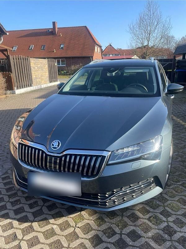 Gebraucht Skoda Superb Style 150 PS (110 kW) 2019 Grau Kombi