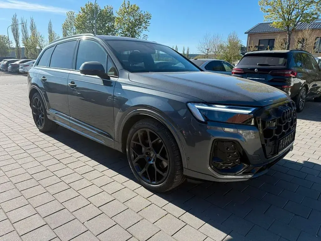 Usado Audi Q7 S-Line 286 HP (210 kW) 2026 Cinzento SUV