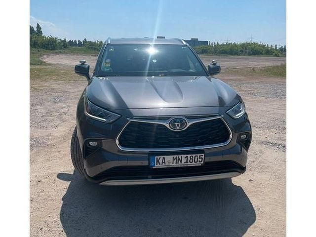 Grau Gebraucht 2021 Toyota Highlander Luxury SUV | 45.500 € (Fairer Preis) - Bild 1/4