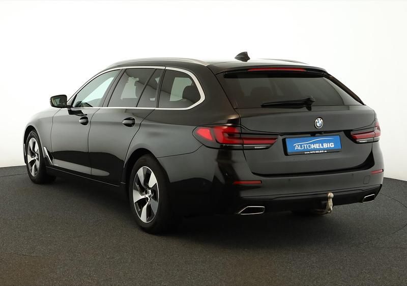 Gebraucht BMW 520 190 PS (139 kW) 2023 Saphirschwarz metallic Kombi