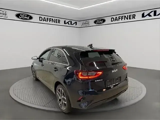 Neu Kia Ceed 140 PS (102 kW) 2025 Schwarz Kleinwagen