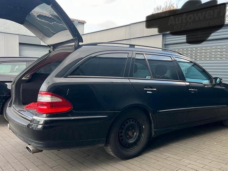 Gebraucht Mercedes E240 170 PS (125 kW) 2004 Schwarz Kombi