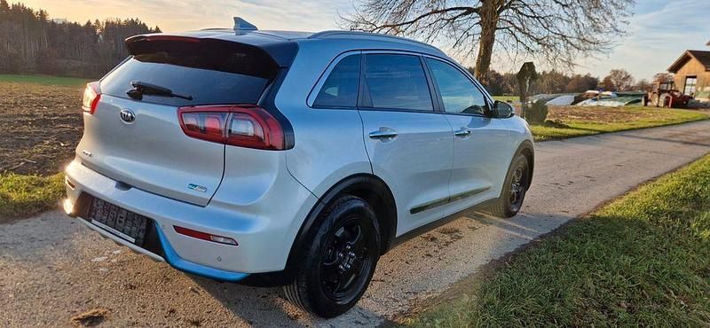 Gebraucht Kia Niro Spirit 105 PS (77 kW) 2018 Silber SUV