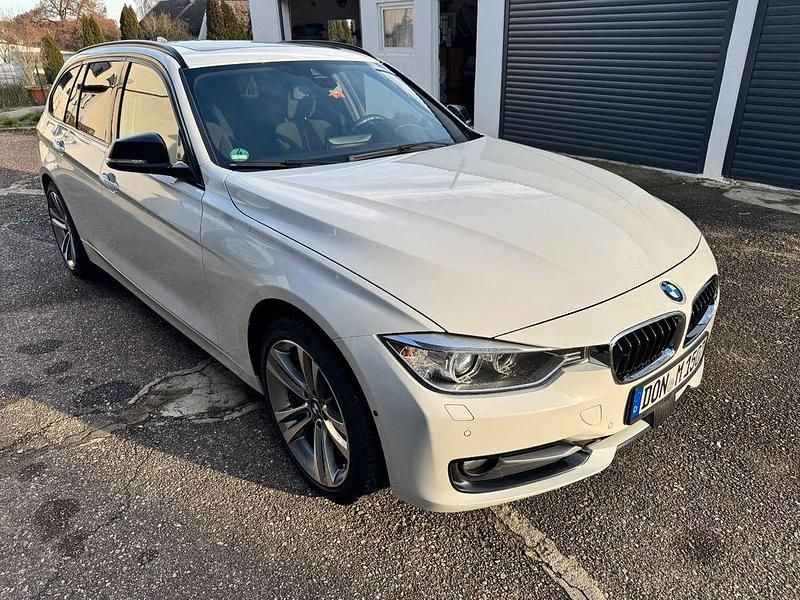 Weiß Gebraucht 2014 BMW 320 Sport Line Kombi | 14.500 € (Teuer) - Bild 1/4