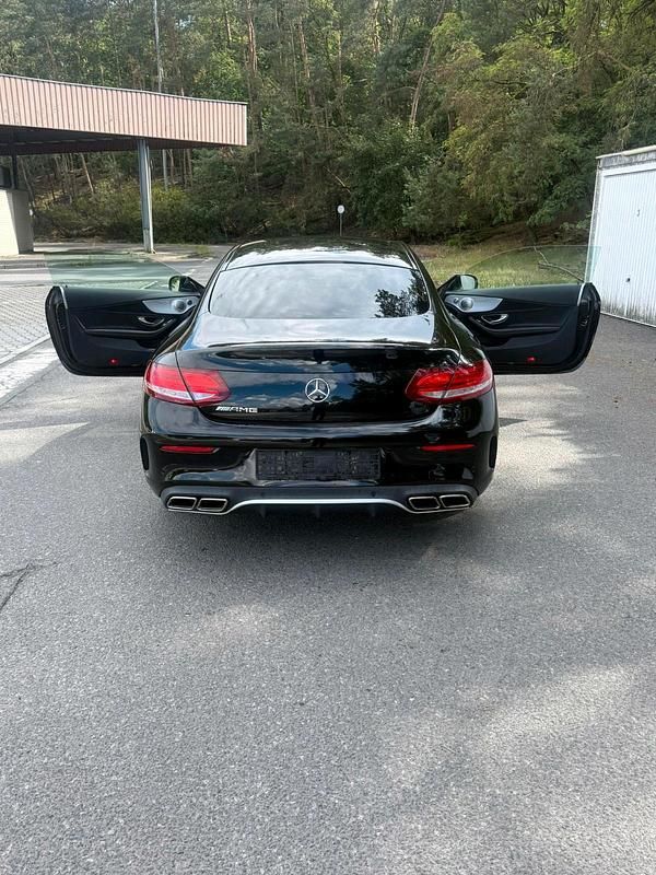 Schwarz Gebraucht 2025 Mercedes 180 AMG line Limousine | 16.000 € - Bild 1/4