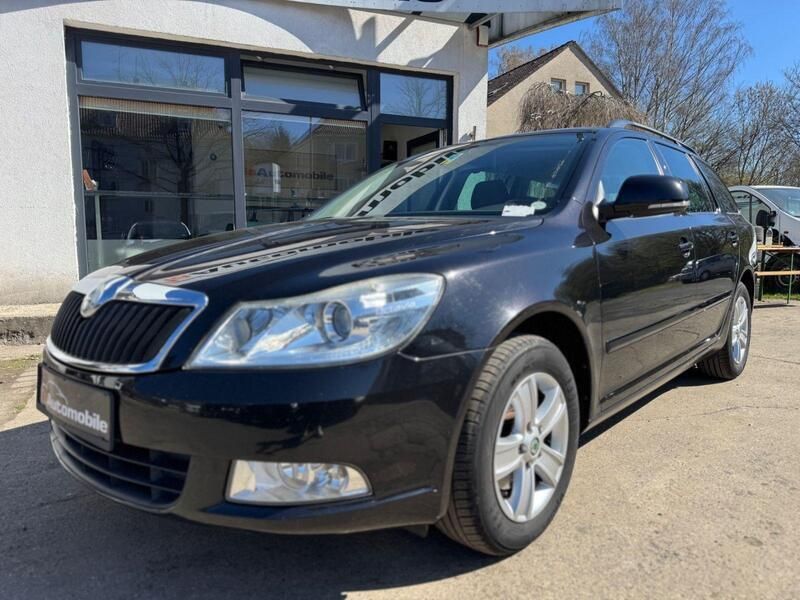 Schwarz Gebraucht 2011 Skoda Octavia Impuls Edition Kombi | 4.888 € (Guter Preis) - Bild 1/4