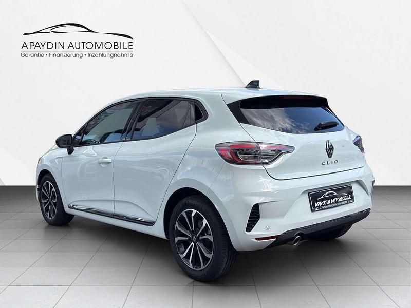Neu Renault Clio V Techno 91 PS (66 kW) 2025 Gletscherweiss Kleinwagen