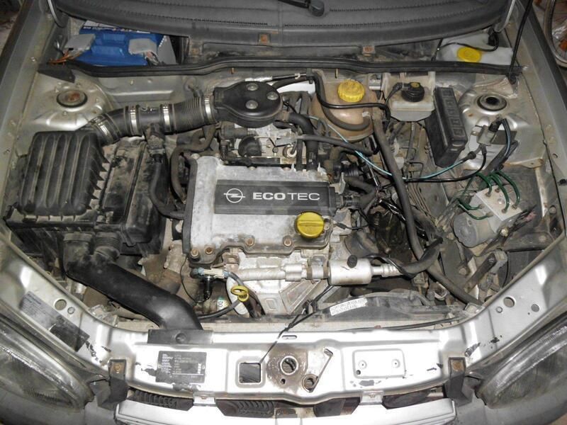 Grau Gebraucht 2000 Opel Corsa Kleinwagen | 400 € (Guter Preis) - Bild 1/4