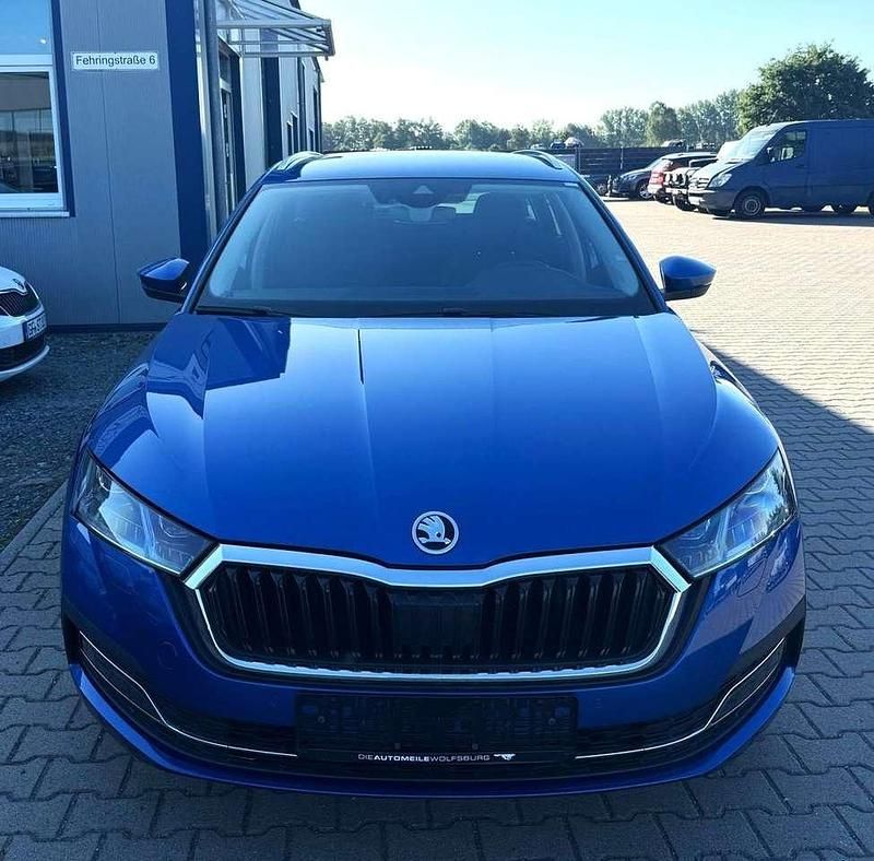 Modra race/race blue Gebraucht 2020 Skoda Octavia First Edition Kombi | 17.480 € (Fairer Preis) - Bild 1/4