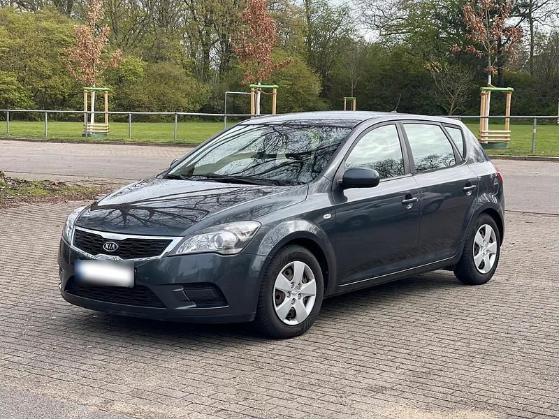 Gebraucht Kia Ceed 90 PS (66 kW) 2009 Grau Kleinwagen