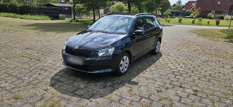 Schwarz Gebraucht 2016 Skoda Fabia Kombi | 6.500 € (Fairer Preis) - Bild 1/4