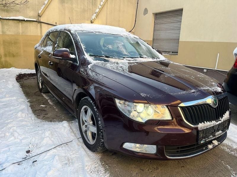 Rot Gebraucht 2009 Skoda Superb Ambition Limousine | 2.999 € (Guter Preis) - Bild 1/4