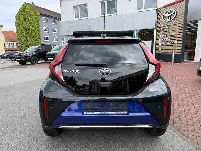 Gebraucht Toyota Aygo X X-plore 72 PS (52 kW) 2022 Juniper blue/black mica SUV