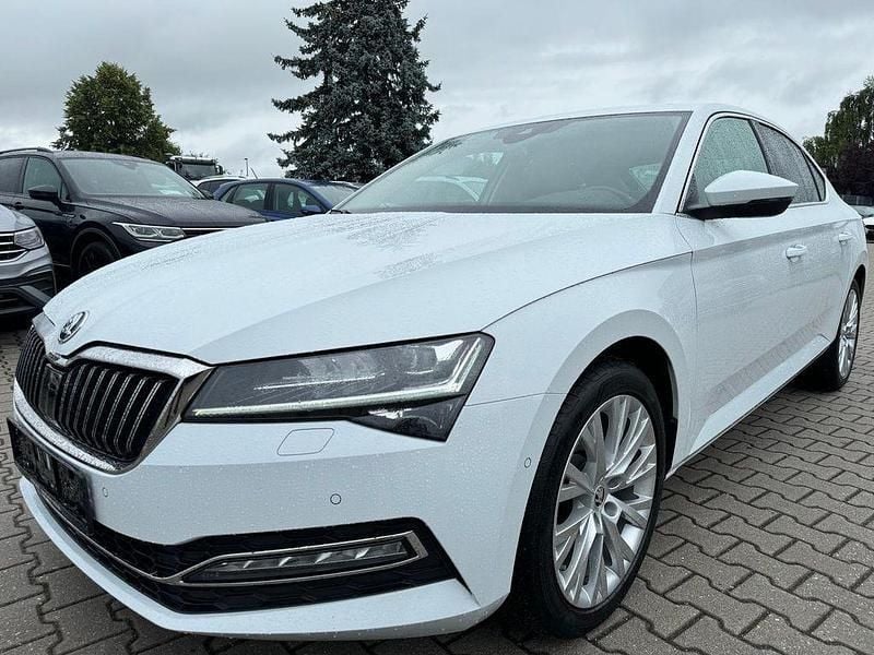 Gebraucht Skoda Superb Style 200 PS (147 kW) 2022 Weiß Limousine