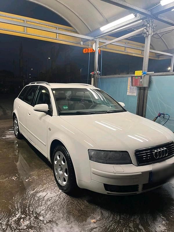 Weiß Gebraucht 2004 Audi A4 Kombi | 1.500 € (Superpreis) - Bild 1/4