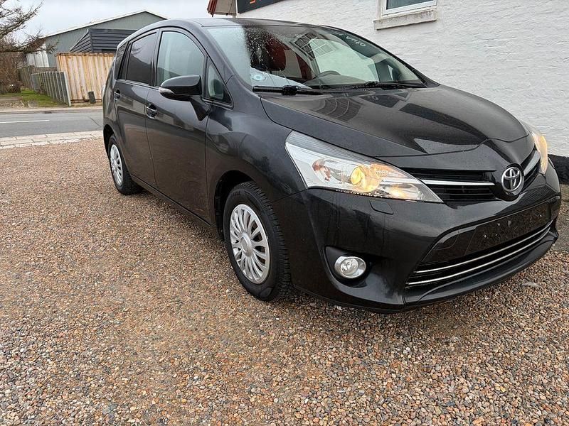 Gebraucht Toyota Verso Premium 147 PS (108 kW) 2017 Schwarz Van / Kleinbus