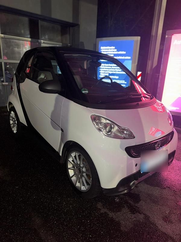Weiß Gebraucht 2012 Smart ForTwo Coupé Kleinwagen | 3.800 € (Guter Preis) - Bild 1/4